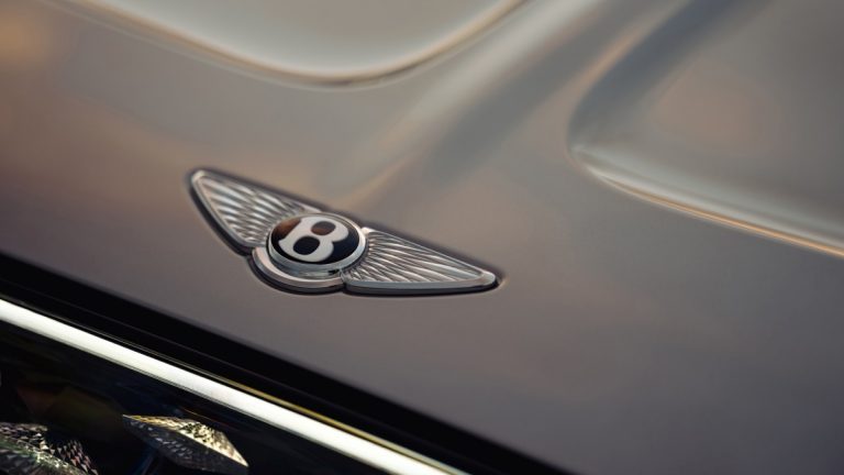 Η Bentley βάζει φρένο στον ηλεκτρικό μετασχηματισμό
