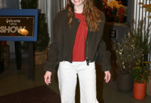 Emma Stone: Τα 2 jackets για το φθινόπωρο που θα λατρέψεις