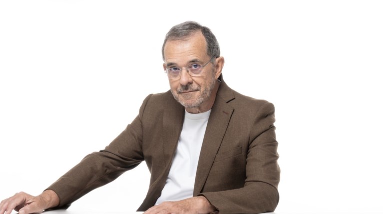 Ο Παύλος Τσίμας κάνει πρεμιέρα στο MEGA! |