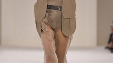 Max Mara SS27: Η επιστροφή στη δεκαετία του ’30 και το σαφάρι τζάκετ που θα φορεθεί παντού