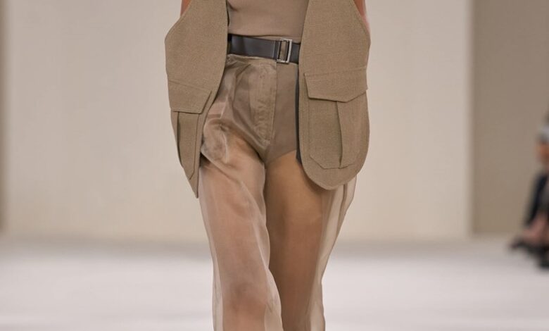 Max Mara SS27: Η επιστροφή στη δεκαετία του ’30 και το σαφάρι τζάκετ που θα φορεθεί παντού