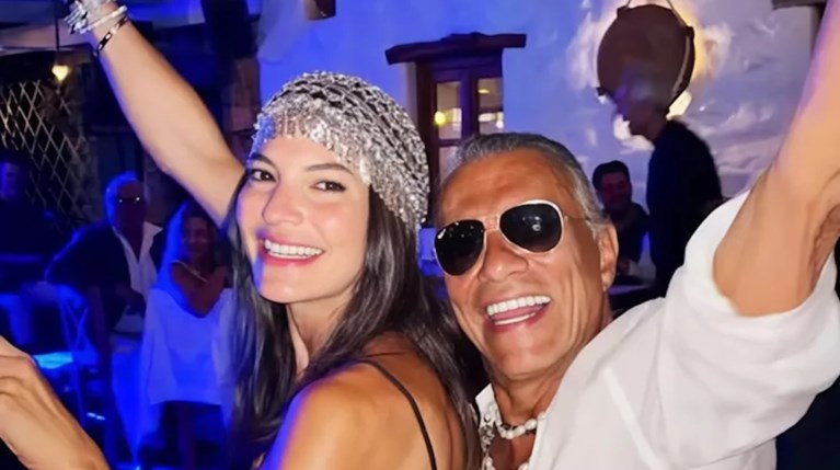 Flashback | Η Δήμητρα Κούστα με mini φόρεμα διάσημου οίκου & ψηλοτάκουνα… |