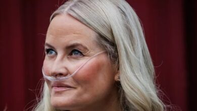 Ξανά στο νοσοκομείο η βασίλισσα Mette-Marit | Στο πλευρό της ο Haakon,… |