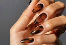 Caramel nails: Η νέα τάση στο μανικιούρ για το φθινόπωρο