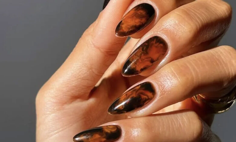 Caramel nails: Η νέα τάση στο μανικιούρ για το φθινόπωρο
