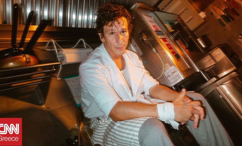 «Κουζίνα»: Η παράσταση του Γιώργου Κουτλή επιστρέφει στο θέατρο ΚΙΒΩΤΟΣ από 14/10
