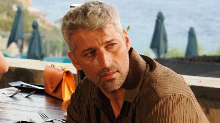 Στο νοσοκομείο ΚΑΤ ο Αλέξης Παππάς – Η φωτογραφία από τη νοσηλεία του |