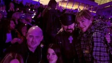 Δήμητρα Κούστα: Κομψή και ροκ στη μεγάλη συναυλία της Άννας Βίσση στο ΟΑΚΑ
