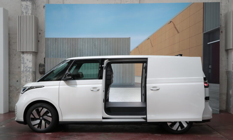Volkswagen ID. Buzz Cargo: Μεγάλωσε και χωράει πλέον μια ευρωπαλέτα από το πλάι