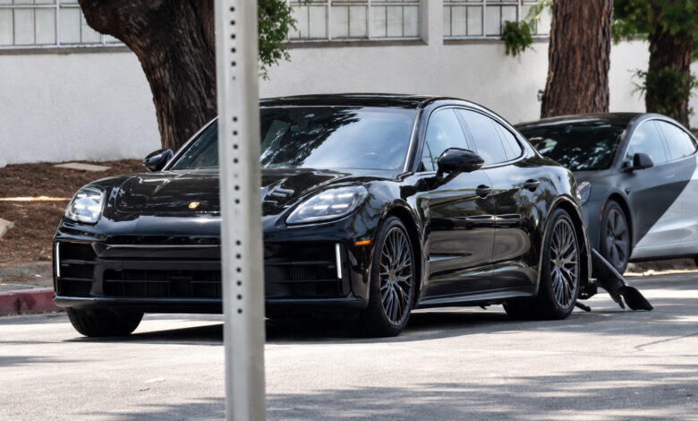 Porsche Panamera: Πάτησε γκάζι και κατέβηκε μόνη της από τον γερανό! [video]