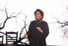Η Άλκηστις Πρωτοψάλτη τραγούδησε συγκινημένη τη «Σωτηρία της ψυχής» για τον Γιώργο Μαζωνάκη