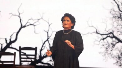 Η Άλκηστις Πρωτοψάλτη τραγούδησε συγκινημένη τη «Σωτηρία της ψυχής» για τον Γιώργο Μαζωνάκη