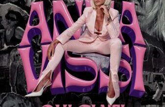 Η Άννα Βίσση με το Gucci κοστούμι της Δήμητρας Κούστα για το εξώφυλλο του νέου της τραγουδιού