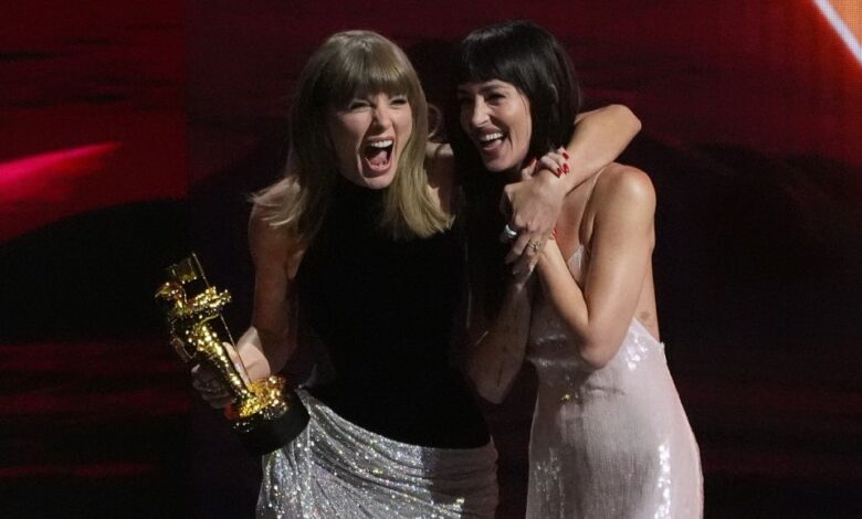 MTV VMAs 2026: Τέιλορ Σουίφτ και Μαντόνα πρωταγωνίστησαν στη μεγάλη βραδιά MTV VMAs 2026: Τέιλορ Σουίφτ και Μαντόνα πρωταγωνίστησαν στη μεγάλη βραδιά
