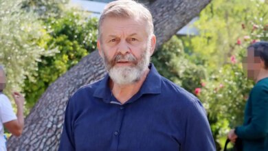 Ο Απόστολος Γκλέτσος τραγουδά «Θέλω να γυρίσω στα παλιά» και αποχαιρετά τον Γιώργο Μαζωνάκη Ο Απόστολος Γκλέτσος τραγουδά «Θέλω να γυρίσω στα παλιά» και αποχαιρετά τον Γιώργο Μαζωνάκη
