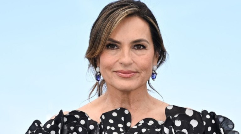 Mariska Hargitay: Η γυναίκα που επιστρέφει τα Emmy στις γυναίκες μετά από… |