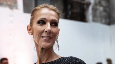 Σελίν Ντιόν: Κύμα αγάπης για την ερμηνεύτρια στο Παρίσι με συγκεντρώσεις έξω από το ξενοδοχείο που μένει