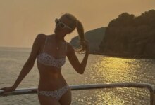 Η Κλόντια Σίφερ βρέθηκε ξανά στην Ελλάδα: Οι αυγουστιάτικες φωτογραφίες της με μπικίνι στο σκάφος