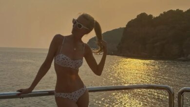 Η Κλόντια Σίφερ βρέθηκε ξανά στην Ελλάδα: Οι αυγουστιάτικες φωτογραφίες της με μπικίνι στο σκάφος