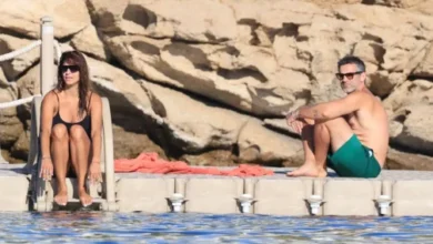Φίλιππος Μιχόπουλος – Κωνσταντίνα Ευριπίδου: Οι τρυφερές στιγμές τους σε παραλία της Μυκόνου