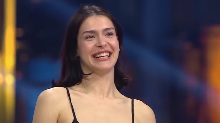 “Εγώ τη βλέπω και νικήτρια αυτή” – Η Σταυρούλα άφησε άφωνους τους κριτές… | “Εγώ τη βλέπω και νικήτρια αυτή” – Η Σταυρούλα άφησε άφωνους τους κριτές… |