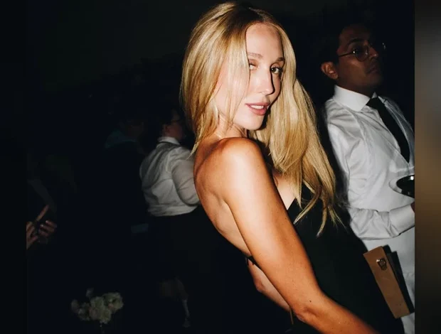 Μαρία Ολυμπία: Εμπνεύστηκε το βραδινό της look από τη θρυλική Carolyn Bessette