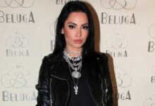 Η Δήμητρα Αλεξανδράκη δέχτηκε επίθεση με μπουκάλια έξω από το μαγαζί της: «Δεν έχουν λόγο ύπαρξης αυτά τα ξεφτιλισμένα κ@λ@π@ιδ@»