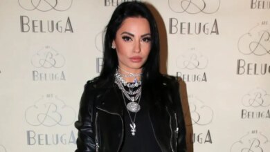 Η Δήμητρα Αλεξανδράκη δέχτηκε επίθεση με μπουκάλια έξω από το μαγαζί της: «Δεν έχουν λόγο ύπαρξης αυτά τα ξεφτιλισμένα κ@λ@π@ιδ@»