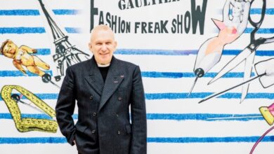 Ο Jean paul Gaultier σε βραδινή βόλτα στα σοκάκια της Μυκόνου |