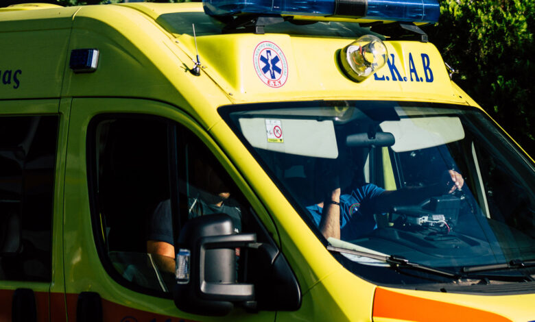 ΕΚΑΒ: Τι απαντά για φορείο, καρέκλα διακομιδής και ΚΑΡΠΑ στην υπόθεση του Γιώργου Μαζωνάκη