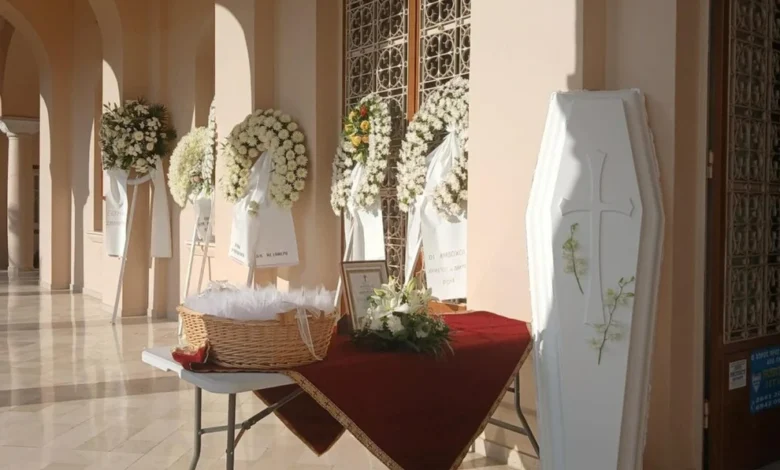 Ράγισαν καρδιές στην κηδεία του 32χρονου αδελφού της Όλγας Φαρμάκη, Μανούσου Ράγισαν καρδιές στην κηδεία του 32χρονου αδελφού της Όλγας Φαρμάκη, Μανούσου