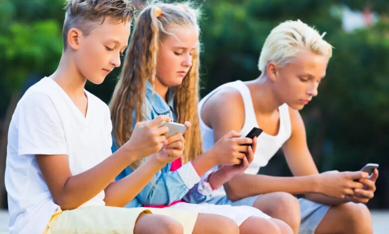 Smartphone στην πρώιμη εφηβεία: Σύνδεση με αυξημένα συμπτώματα διατροφικών διαταραχών Smartphone στην πρώιμη εφηβεία: Σύνδεση με αυξημένα συμπτώματα διατροφικών διαταραχών