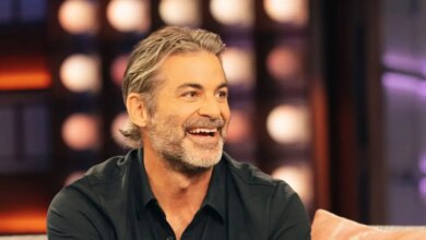 Τζιμ Κέρτις: Το άγνωστο παρελθόν του συντρόφου της Τζένιφερ Άνιστον
