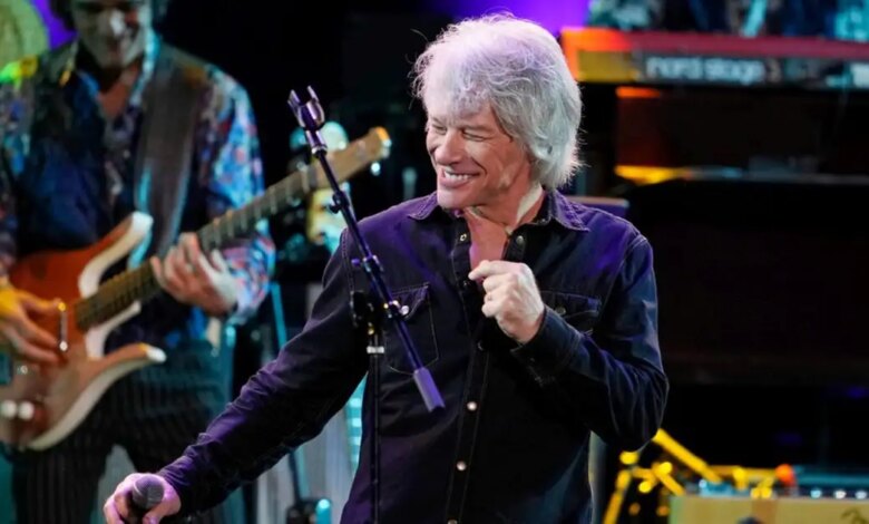 Ο Jon Bon Jovi διαβεβαιώνει τους θαυμαστές του ότι θα συνεχίσει τις εμφανίσεις για «πολλά, πολλά χρόνια ακόμα»