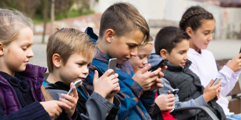 Smartphone και συμπτώματα διατροφικών διαταραχών – Τι δείχνει μελέτη σε σχεδόν 9.000 εφήβους Smartphone και συμπτώματα διατροφικών διαταραχών – Τι δείχνει μελέτη σε σχεδόν 9.000 εφήβους