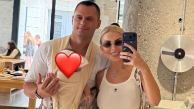 Η Κατερίνα Καινούργιου στο Παρίσι με τον Παναγιώτη Κουτσουμπή και την κόρη τους