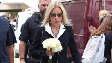 Συντετριμμένη η Μαριάννα Λάτση στο τελευταίο «αντίο» στον Γιώργο Μαζωνάκη – Τα λόγια που είπε