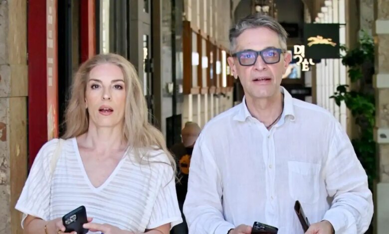 Αιμίλιος Χειλάκης για Αθηνά Μαξίμου: «Ονειρεύομαι να γεράσουμε μαζί σε ένα μέρος σαν τα Κύθηρα» Αιμίλιος Χειλάκης για Αθηνά Μαξίμου: «Ονειρεύομαι να γεράσουμε μαζί σε ένα μέρος σαν τα Κύθηρα»