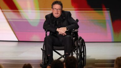 Emmy: Ο Μάικλ Τζ. Φοξ συγκίνησε παραλαμβάνοντας το βραβείο του σε αμαξίδιο