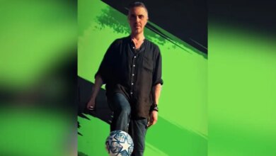 Ο Μιχάλης Χατζηγιάννης σε ρόλο ποδοσφαιριστή, 1,5 μήνα μετά την περιπέτεια υγείας του