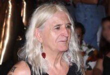 Νίκος Καρβέλας: «Δεν νομίζω ότι υπάρχει Έλληνας που θα με θεωρούσε προσωποποίηση της παρακμής, είμαι ακμή»