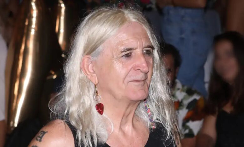 Νίκος Καρβέλας: «Δεν νομίζω ότι υπάρχει Έλληνας που θα με θεωρούσε προσωποποίηση της παρακμής, είμαι ακμή» Νίκος Καρβέλας: «Δεν νομίζω ότι υπάρχει Έλληνας που θα με θεωρούσε προσωποποίηση της παρακμής, είμαι ακμή»