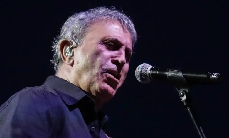 Ο Γιώργος Νταλάρας για τον θάνατο του Γιώργου Μαζωνάκη: «Τόσο νωρίς, πόσο κρίμα, στο καλό αγόρι μου»