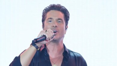 Νίκος Οικονομόπουλος: Η ενόχληση με συνεργάτες του ενώ ερμήνευσε το «Κοίτα να μαθαίνεις» σε συναυλία του
