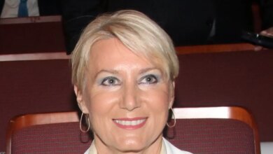 Νατάσα Παζαΐτη: Εικόνες από τη φθινοπωρινή της απόδραση στη Μύκονο και τις βόλτες στα γραφικά Ματογιάννια