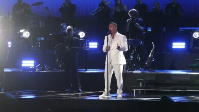 Αντώνης Ρέμος: Ξεκίνησε η μεγάλη συναυλία του στη Θεσσαλονίκη