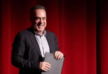 Ο Φώτης Σεργουλόπουλος επιστρέφει στο θέατρο
