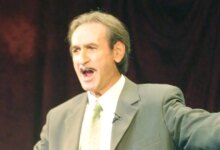 Σωτήρης Μουστάκας: Αφιέρωμα της Φίνος Φιλμ για τον σπουδαίο ηθοποιό που σήμερα θα γινόταν 86 ετών