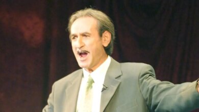 Σωτήρης Μουστάκας: Αφιέρωμα της Φίνος Φιλμ για τον σπουδαίο ηθοποιό που σήμερα θα γινόταν 86 ετών