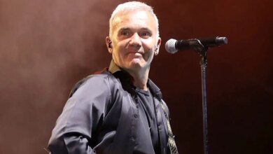 Στέλιος Ρόκκος: Η ανάρτηση του συγγραφέα Κυριάκου Χαρίτου για την «κλεμμένη» δημοσίευση για τον Γιάννη Πάριο και η διόρθωση του τραγουδιστή